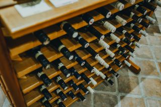 ✨ Vína z Moravy, která mají duši i příběh. Každá lahev tady má své místo – od svěžích ryzlinků po voňavé pálavy, co se...