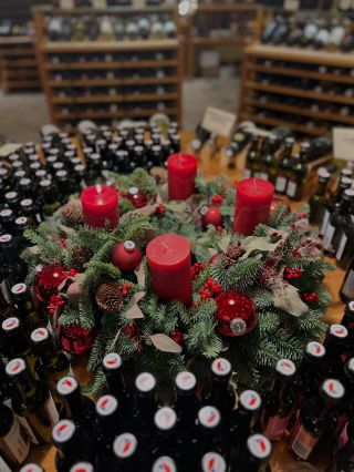 Přejeme Vám všem krásnou první adventní neděli. 🥂🍷🎄#vinotekavinovin